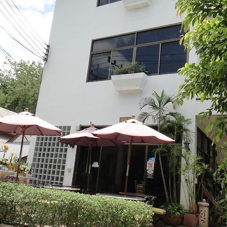The Red Hibicus Guest House Chiang Mai Exteriör bild