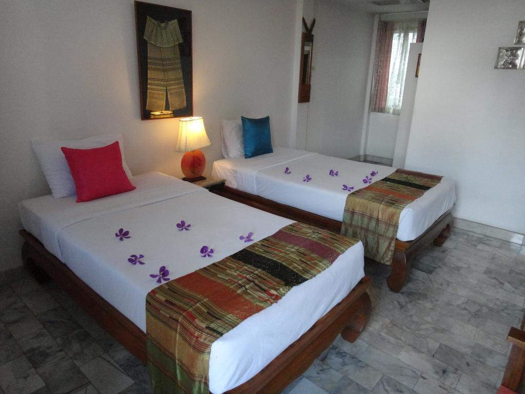 The Red Hibicus Guest House Chiang Mai Exteriör bild
