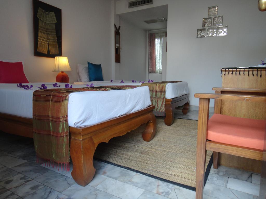 The Red Hibicus Guest House Chiang Mai Exteriör bild